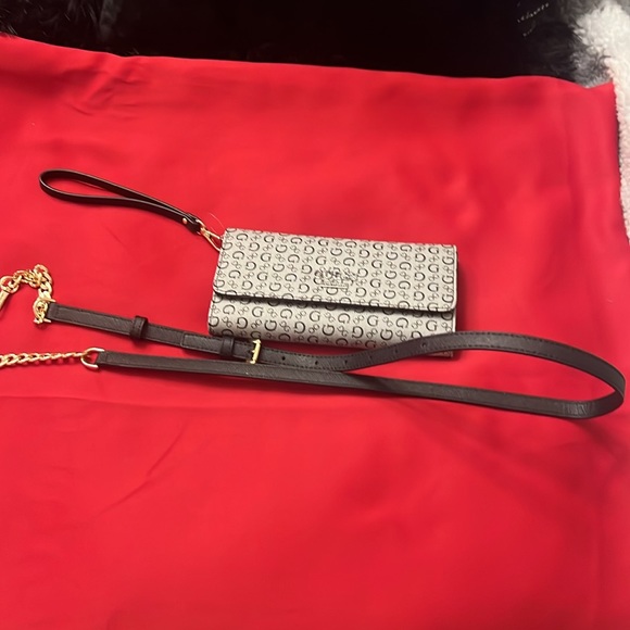 Guess Pocket book Cross body Purse - Picture 9 of 10